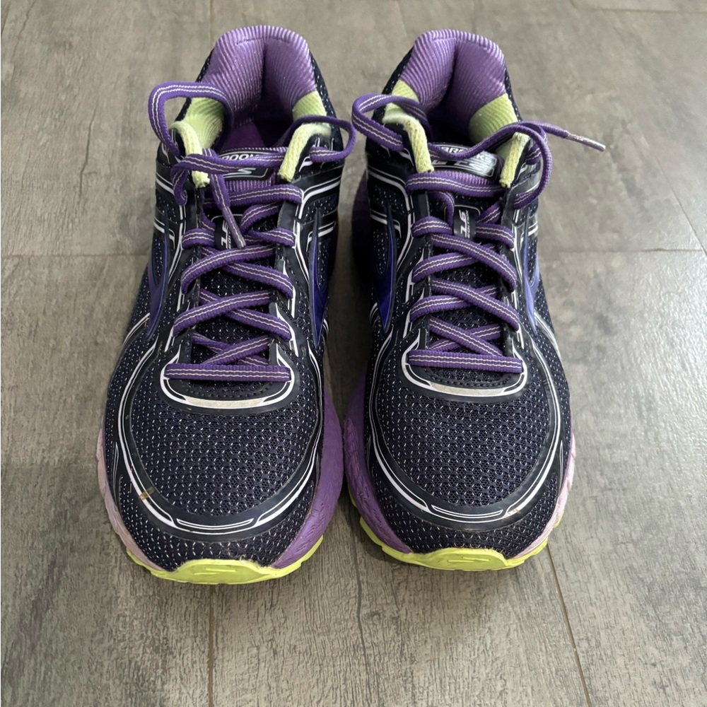 BROOKS women’s sneaker